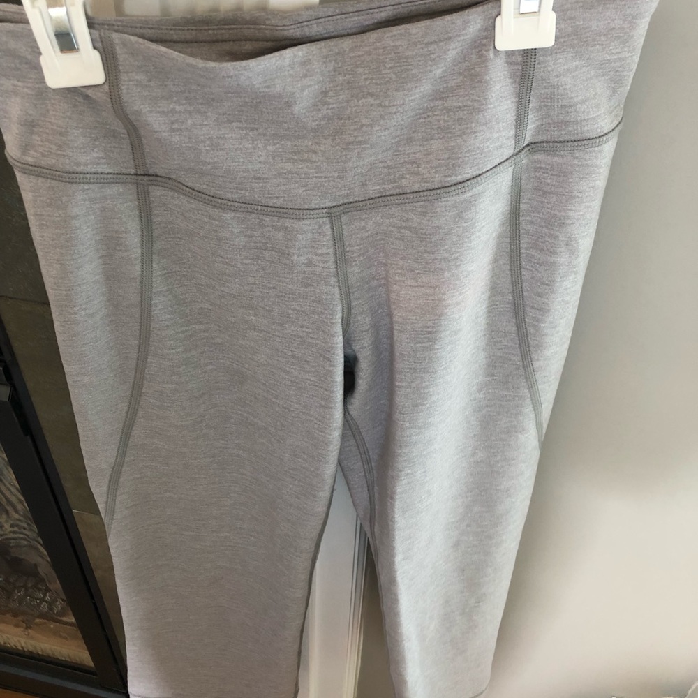 Lululemon crop 6 - Picture 2 of 6
